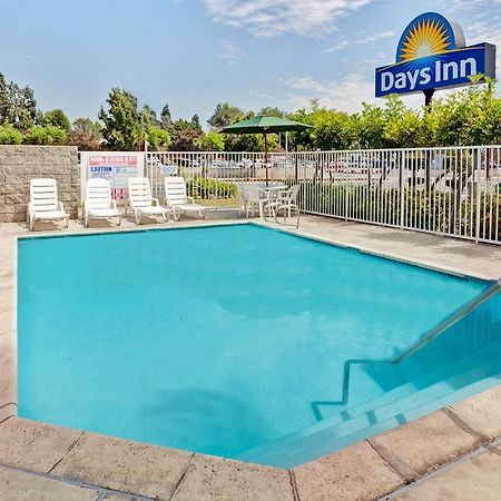 Days Inn By Wyndham Whittier Los Angeles Экстерьер фото