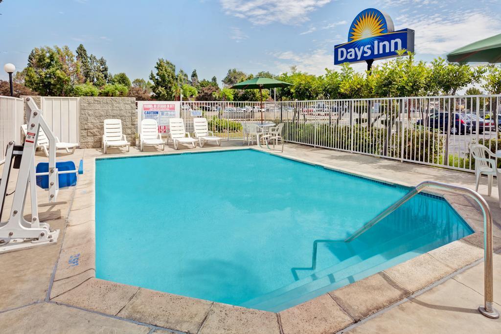 Days Inn By Wyndham Whittier Los Angeles Экстерьер фото