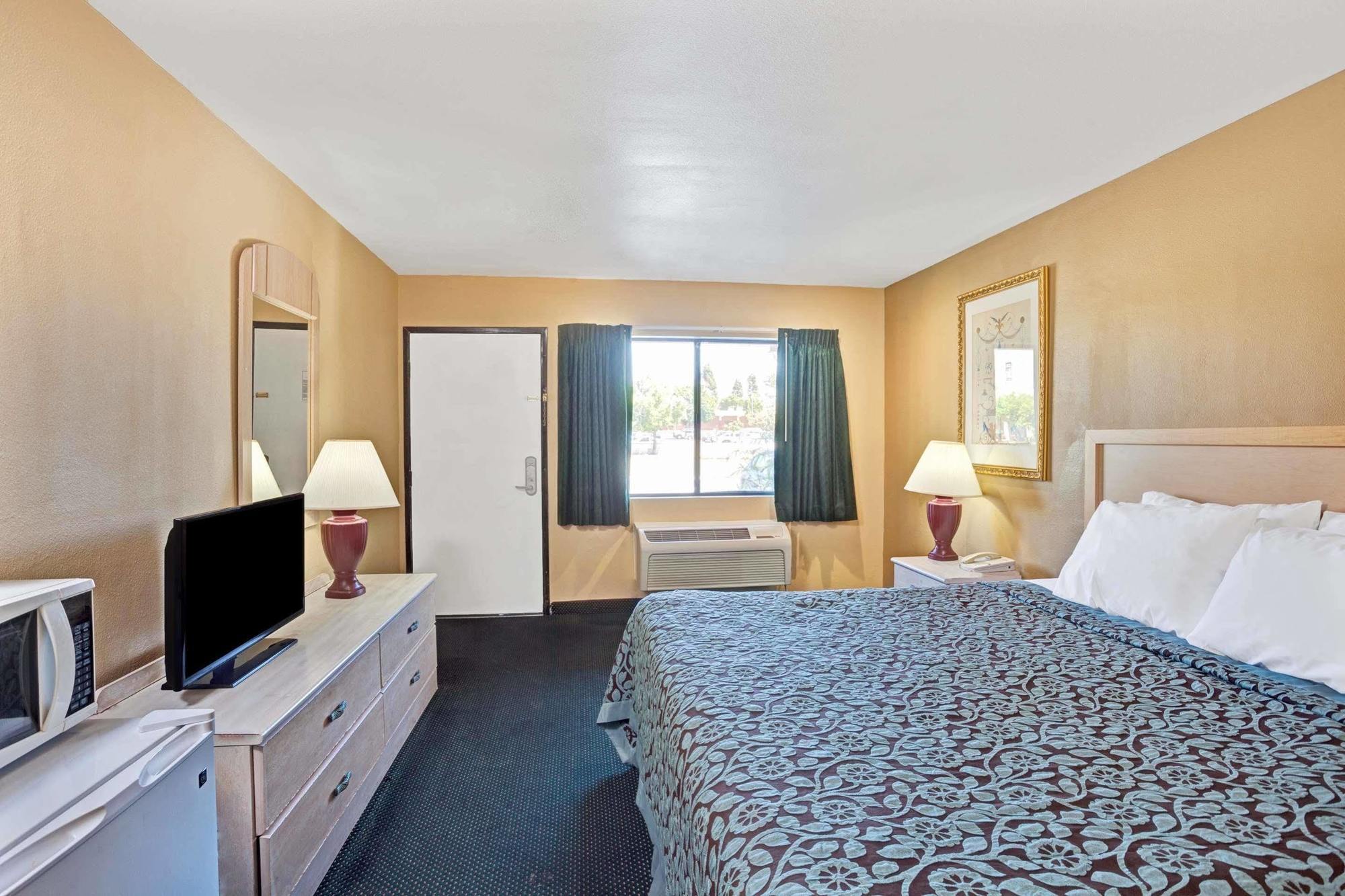 Days Inn By Wyndham Whittier Los Angeles Экстерьер фото