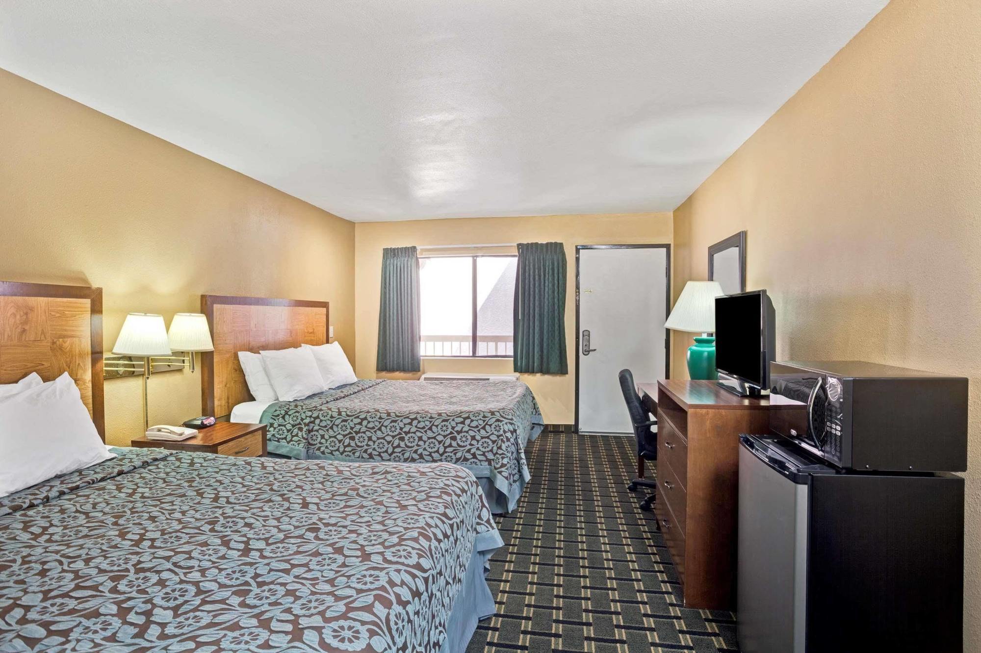 Days Inn By Wyndham Whittier Los Angeles Экстерьер фото